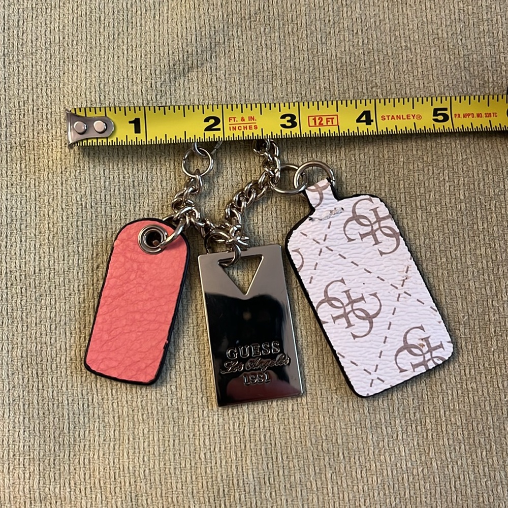 GUESS Los Angeles 1981 keychain - Picture 5 of 6